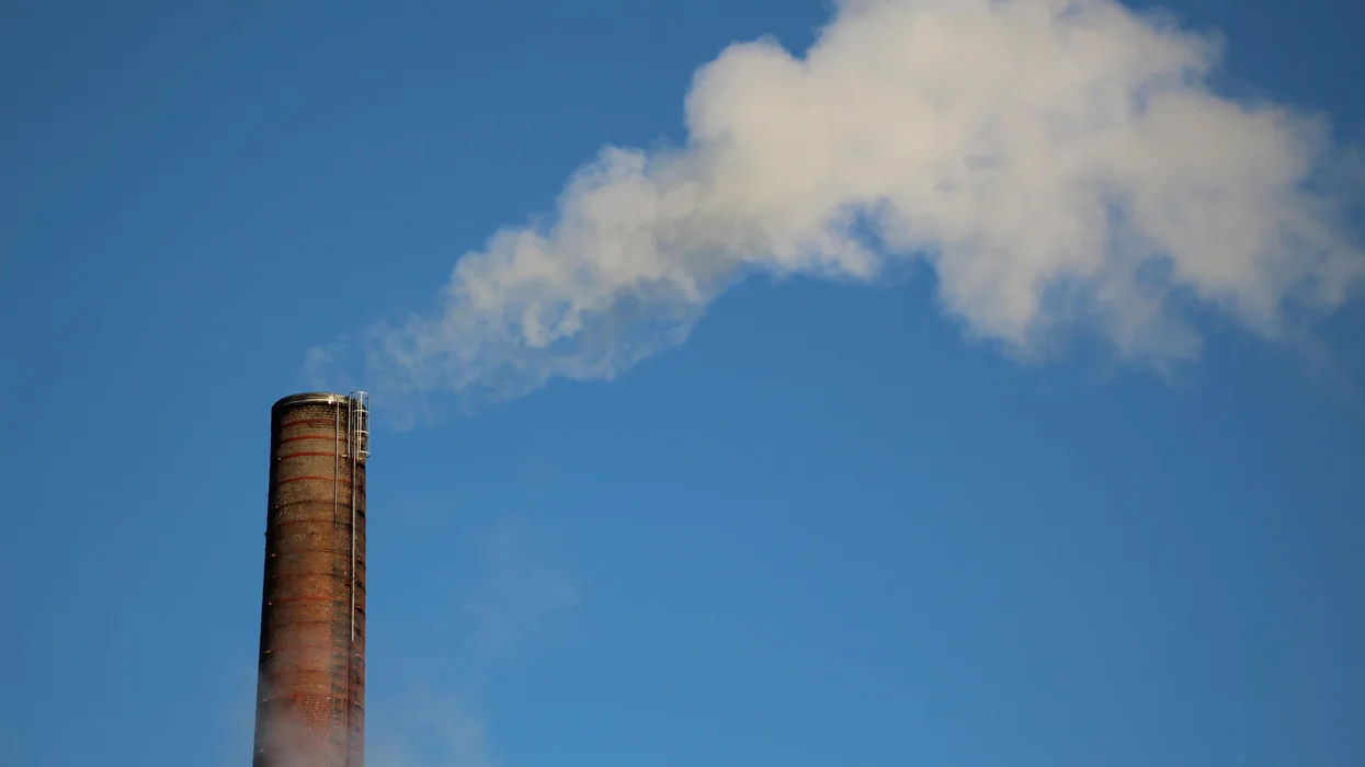a-smokestack-producing-carbon-dioxide