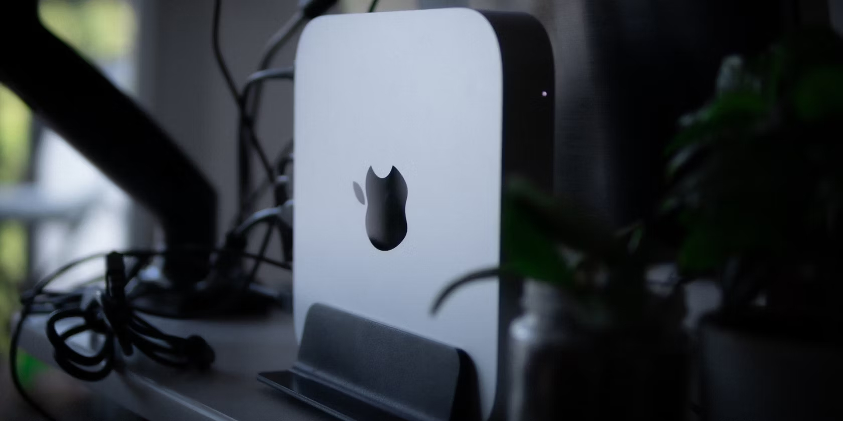 Mac-mini-on-a-desk