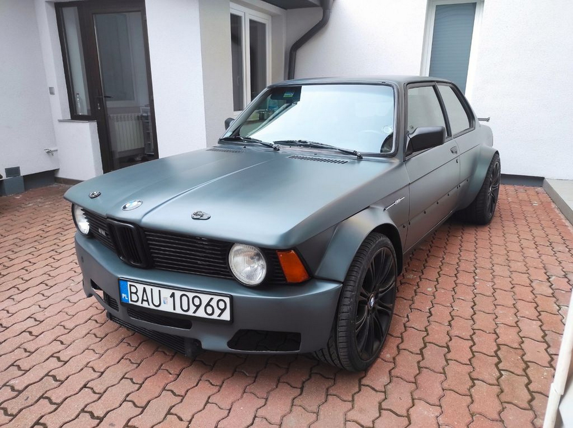 V10-Swapped-BMW-E21-3-Series-14