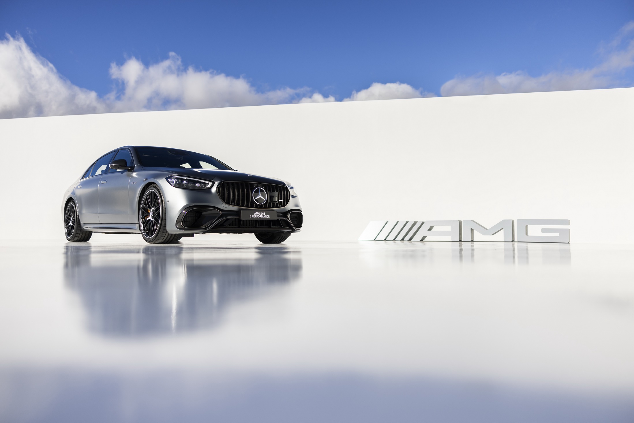 2024-Mercedes-AMG-S63-E-Performance-76