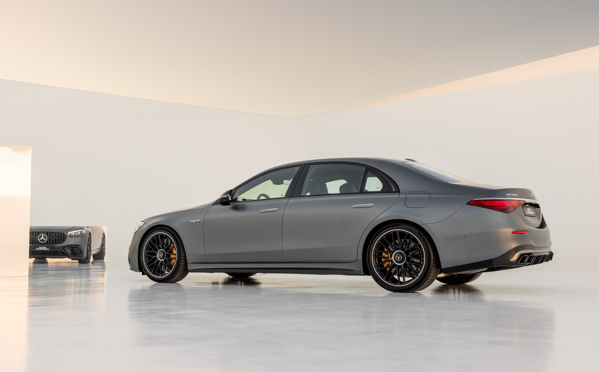 Mercedes-AMG-S-63-E-PERFORMANCE-00012